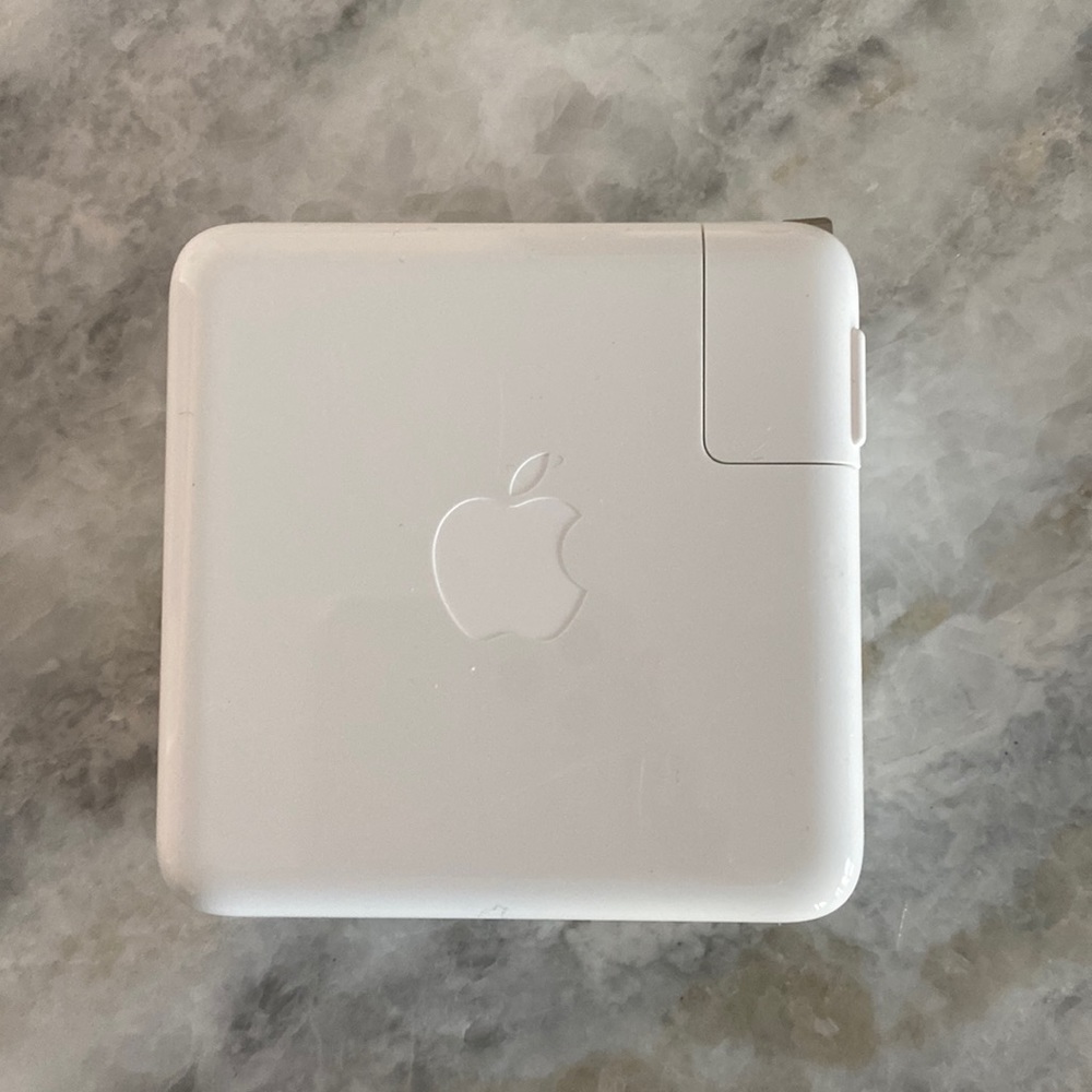 Apple 30w usb-c power adaptor
